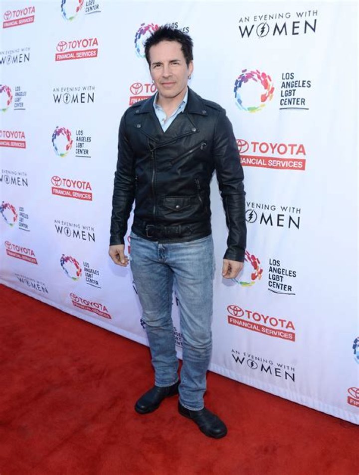 Hal Sparks Biography, Age, Height, Wife, Net Worth, Family