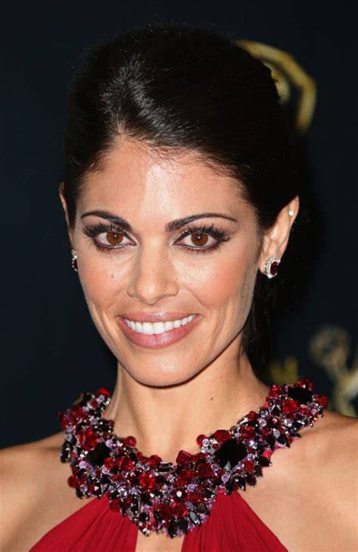 Lindsay Hartley Biography, Age, Height, Husband, Net Worth, Family