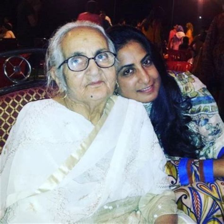 Tanuja Biography, Age, Height, Husband, Net Worth, Family